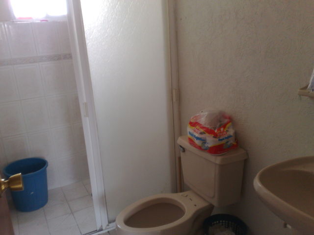 BAÑO COMPLETO EN EL 2DO PISO